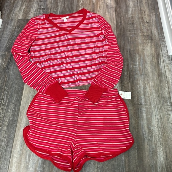 Valentine’s Day Short Set NEW - Picture 4 of 8